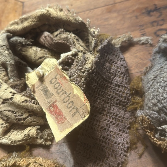 1 LEFT // distressed lace mega bandanas - Picture 17 of 17